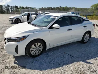 2025 Nissan Sentra S z VIN 3N1AB8BV2SY264239, wystawiony jako Copart lot #53514905 z przebiegiem 2431 mil mil oraz Szkody całkowita. Historia ofert i sprzedaży dostępna na DreamBid. Obrazek 1.