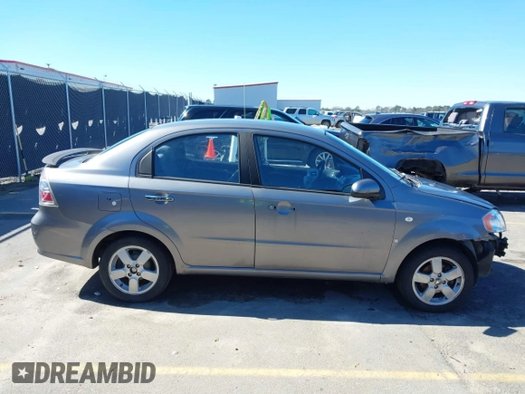 2008 Chevrolet Aveo LT z VIN KL1TG56648B177918, wystawiony jako IAAI lot #41575526 z przebiegiem 178 725 mil mil oraz . Historia ofert i sprzedaży dostępna na DreamBid. Obrazek 13.