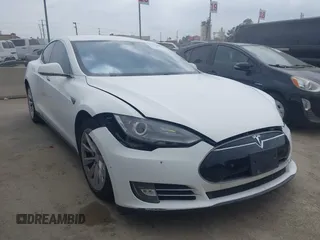 2014 Tesla Model S 60 with VIN 5YJSA1H16EFP32585, listed as a IAAI auction lot 42068925 with 119,561 mi miles and . Bid and sale history available at DreamBid. Image 1.