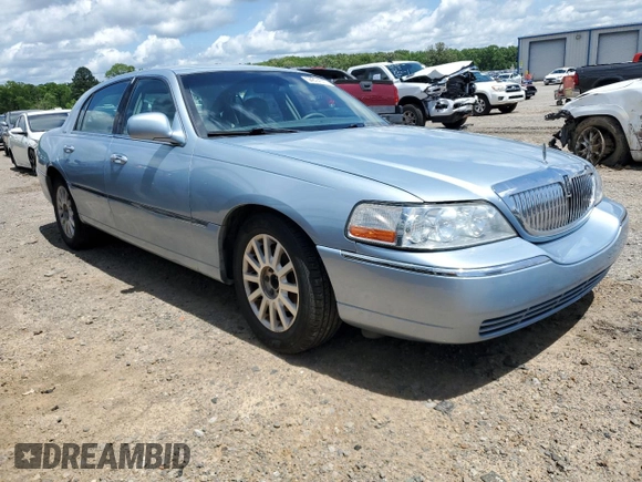 2007 Lincoln Town Car Signature z VIN 1LNHM81V17Y612098, wystawiony jako Copart lot #54874515 z przebiegiem 243 252 mil mil oraz Szkoda całkowita • Salvage title. Historia ofert i sprzedaży dostępna na DreamBid. Obrazek 4.