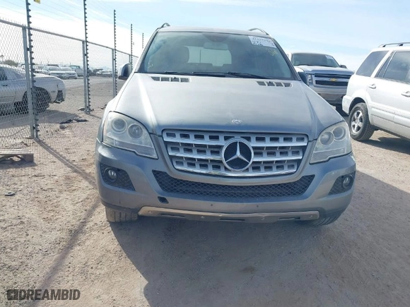 2011 Mercedes-Benz M-Class ML 350 BlueTEC with VIN 4JGBB2FB9BA686328, listed as a IAAI auction lot 41239248 with 196,686 mi miles. Bid and sale history available at carsss.com. Image 12.