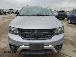 2019 Dodge Journey Crossroad z VIN 3C4PDDGGXKT771293, wystawiony jako Copart lot #80137264 z przebiegiem 101 396 mil mil oraz Szkoda całkowita • Salvage title. Historia ofert i sprzedaży dostępna na DreamBid. Obrazek 5.