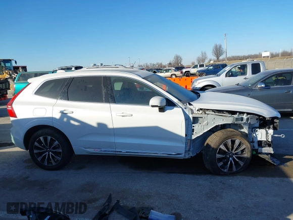 2023 Volvo XC60 Plus Bright Theme with VIN YV4L12DE9P1357707, listed as a IAAI auction lot 41413921 with 14,888 mi miles. Bid and sale history available at carsss.com. Image 14.