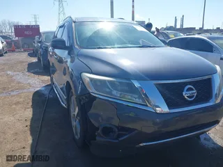 2014 Nissan Pathfinder S with VIN 5N1AR2MM3EC606591, listed as a IAAI auction lot 41752476 with 130,478 mi miles. Bid and sale history available at carsss.com. Image 1.
