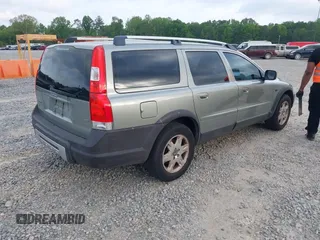 2006 Volvo XC70 with VIN YV4SZ592X61220505, listed as a IAAI auction lot 42034424 with 237,683 mi miles. Bid and sale history available at carsss.com. Image 4.
