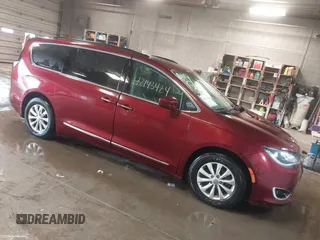 2017 Chrysler Pacifica Touring L z VIN 2C4RC1BG3HR688012, wystawiony jako IAAI lot #42143424 z przebiegiem 142 656 mil mil oraz . Historia ofert i sprzedaży dostępna na DreamBid. Obrazek 1.