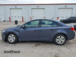 2014 Chevrolet Cruze LS z VIN 1G1PA5SG0E7171051, wystawiony jako IAAI lot #41898051 z przebiegiem 114 087 mil mil oraz . Historia ofert i sprzedaży dostępna na DreamBid. Obrazek 14.