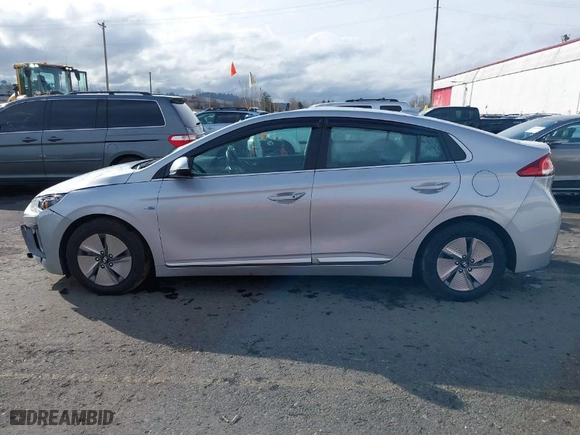 2020 Hyundai Ioniq Hybrid SE with VIN KMHC75LC8LU243155, listed as a IAAI auction lot 41603555 with 80,604 mi miles. Bid and sale history available at carsss.com. Image 14.