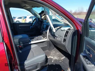 2017 Ram 1500 SLT z VIN 1C6RR7LT9HS774623, wystawiony jako IAAI lot #41964010 z przebiegiem 82 551 mil mil oraz . Historia ofert i sprzedaży dostępna na DreamBid. Obrazek 5.