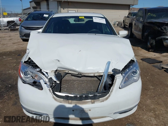 2013 Chrysler 200 LX with VIN 1C3CCBAB1DN640487, listed as a IAAI auction lot 41772952 with 173,109 mi miles. Bid and sale history available at carsss.com. Image 13.
