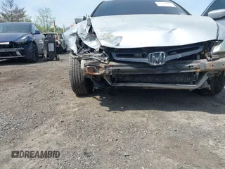 2005 Honda Accord LX z VIN 1HGCM56415A106162, wystawiony jako IAAI lot #42119356 z przebiegiem Nie podano mil oraz . Historia ofert i sprzedaży dostępna na DreamBid. Obrazek 6.