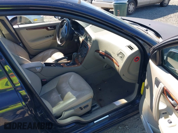 2006 Volvo S60 2.5L Turbo with VIN YV1RS592262505676, listed as a IAAI auction lot 42100182 with 139,714 mi miles. Bid and sale history available at carsss.com. Image 5.