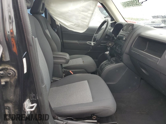 2009 Jeep Patriot Sport z VIN 1J4FF28B19D107312, wystawiony jako Copart lot #52885605 z przebiegiem 149 985 mil mil oraz Nie do naprawy • Non repairable. Historia ofert i sprzedaży dostępna na DreamBid. Obrazek 7.