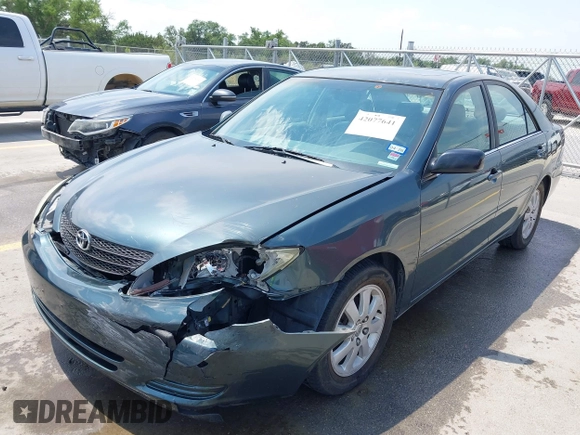 2002 Toyota Camry LE z VIN 4T1BE30KX2U591037, wystawiony jako IAAI lot #42077641 z przebiegiem 86 569 mil mil oraz . Historia ofert i sprzedaży dostępna na DreamBid. Obrazek 17.