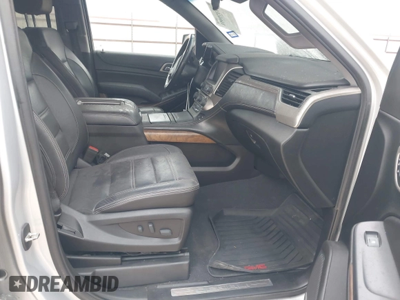 2019 GMC Yukon XL Denali with VIN 1GKS1HKJ0KR257673, listed as a IAAI auction lot 41375951 with 71,291 mi miles. Bid and sale history available at carsss.com. Image 5.