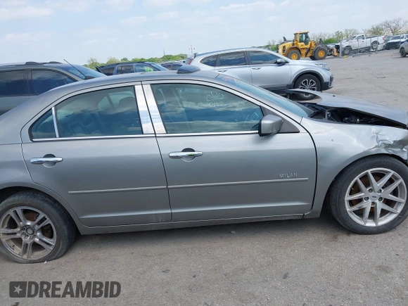 2008 Mercury Milan Premier with VIN 3MEHM081X8R666734, listed as a IAAI auction lot 42034075 with 141,434 mi miles and . Bid and sale history available at DreamBid. Image 14.