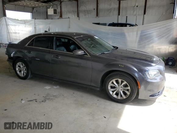 2015 Chrysler 300 Limited z VIN 2C3CCAAGXFH853441, wystawiony jako Copart lot #57104005 z przebiegiem 209 980 mil mil oraz Szkoda całkowita • Salvage title. Historia ofert i sprzedaży dostępna na DreamBid. Obrazek 4.