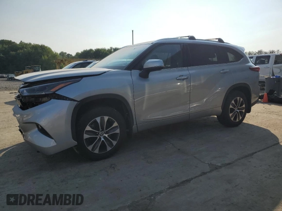 2021 Toyota Highlander XLE with VIN 5TDHZRBH6MS528368, listed as a Copart auction lot 59652945 with 102,712 mi miles and Salvage title. Bid and sale history available at DreamBid. Image 1.