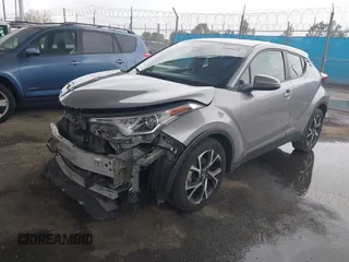 2018 Toyota C-HR XLE z VIN NMTKHMBX0JR007935, wystawiony jako IAAI lot #41805818 z przebiegiem 58 366 mil mil oraz . Historia ofert i sprzedaży dostępna na DreamBid. Obrazek 19.
