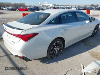 2022 Toyota Avalon Touring z VIN 4T1HZ1FB9NU081762, wystawiony jako IAAI lot #41864696 z przebiegiem 55 647 mil mil oraz . Historia ofert i sprzedaży dostępna na DreamBid. Obrazek 4.