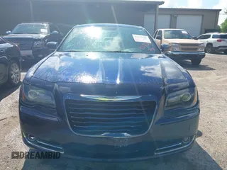 2014 Chrysler 300 S z VIN 2C3CCABG7EH281483, wystawiony jako IAAI lot #42272545 z przebiegiem 122 610 mil mil oraz . Historia ofert i sprzedaży dostępna na DreamBid. Obrazek 6.