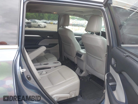 2018 Toyota Highlander SE z VIN 5TDJZRFHXJS879100, wystawiony jako IAAI lot #42461433 z przebiegiem 118 286 mil mil oraz . Historia ofert i sprzedaży dostępna na DreamBid. Obrazek 8.