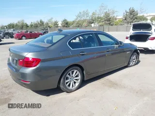 2015 BMW 5 Series 528i z VIN WBA5A5C5XFD515013, wystawiony jako IAAI lot #42105984 z przebiegiem 157 465 mil mil oraz . Historia ofert i sprzedaży dostępna na DreamBid. Obrazek 4.