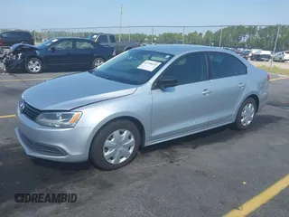 2014 Volkswagen Jetta S с VIN 3VW2K7AJ7EM307590, выставлен на аукционе IAAI как лот 42798925 с пробегом 151 412 миль миль и . История ставок и продаж доступна на DreamBid. Изображение 2.