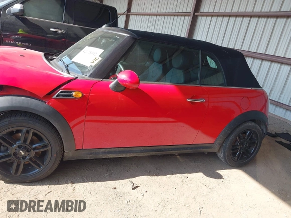 2014 MINI Convertible с VIN WMWZN3C59ET569675, выставлен на аукционе IAAI как лот 42378842 с пробегом 70 352 миль миль и . История ставок и продаж доступна на DreamBid. Изображение 13.
