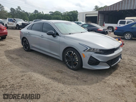 2022 Kia K5 GT-Line z VIN 5XXG64J2XNG149610, wystawiony jako Copart lot #55333245 z przebiegiem Nie podano mil oraz Szkoda całkowita • Salvage title. Historia ofert i sprzedaży dostępna na DreamBid. Obrazek 4.
