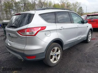 2013 Ford Escape SE with VIN 1FMCU0GX5DUA45076, listed as a IAAI auction lot 42015153 with 1 mi miles. Bid and sale history available at carsss.com. Image 4.