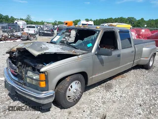 1999 GMC Sierra 3500 z VIN 1GTHC33J7XF036114, wystawiony jako IAAI lot #39848962 z przebiegiem Nie podano mil oraz . Historia ofert i sprzedaży dostępna na DreamBid. Obrazek 2.