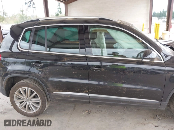 2016 Volkswagen Tiguan R-Line с VIN WVGAV7AX6GW587270, выставлен на аукционе IAAI как лот 42733875 с пробегом Не указан миль и . История ставок и продаж доступна на DreamBid. Изображение 13.