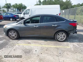 2018 Ford Focus Titanium с VIN 1FADP3J23JL272028, выставлен на аукционе IAAI как лот 42395402 с пробегом 125 975 миль миль и . История ставок и продаж доступна на DreamBid. Изображение 15.