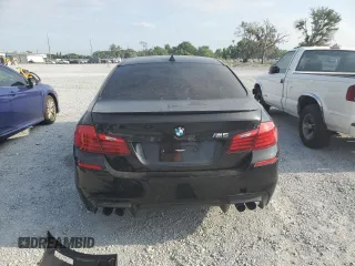 2014 BMW M5 z VIN WBSFV9C53ED594132, wystawiony jako Copart lot #56479355 z przebiegiem 89 020 mil mil oraz Szkody całkowita. Historia ofert i sprzedaży dostępna na DreamBid. Obrazek 6.