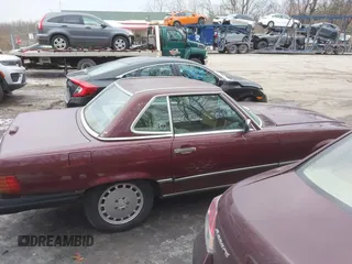 1988 Mercedes-Benz 560 SL with VIN WDBBA48D0JA077921, listed as a IAAI auction lot 41450795 with 155,749 mi miles and . Bid and sale history available at DreamBid. Image 13.