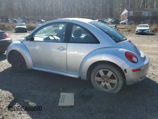 2007 Volkswagen New Beetle Coupe with VIN 3VWPW31CX7M504700, listed as a Copart auction lot 44360305 with 141,122 mi miles and Salvage Title. Bid and sale history available at carsss.com. Image 2.