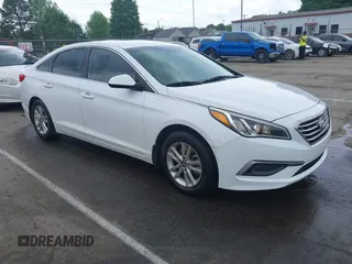 2017 Hyundai Sonata SE z VIN 5NPE24AF7HH556136, wystawiony jako IAAI lot #42134580 z przebiegiem 64 333 mil mil oraz . Historia ofert i sprzedaży dostępna na DreamBid. Obrazek 1.