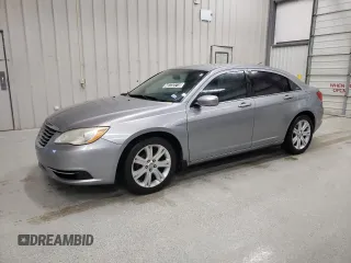 2013 Chrysler 200 LX with VIN 1C3CCBAB8DN685555, listed as a Copart auction lot 48732215 with 153,231 mi miles and Clean Title. Bid and sale history available at carsss.com. Image 1.