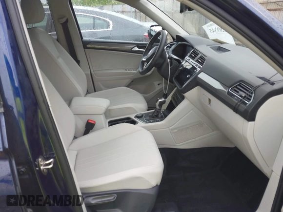 2022 Volkswagen Tiguan SE with VIN 3VV2B7AX8NM098143, listed as a IAAI auction lot 42209345 with 32,891 mi miles and . Bid and sale history available at DreamBid. Image 5.