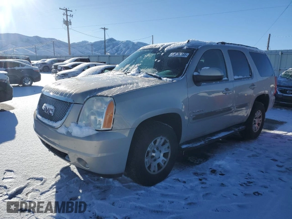 2007 GMC Yukon SLE w/3SA with VIN 1GKFC13C27J297648, listed as a Copart auction lot 44720265 with 133,046 mi miles and Salvage Title. Bid and sale history available at carsss.com. Image 1.