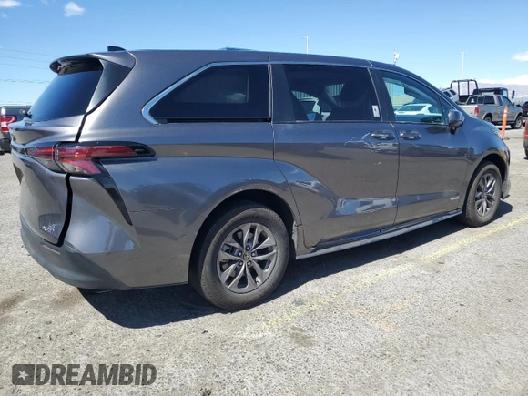 2021 Toyota Sienna LE with VIN 5TDKRKEC5MS042888, listed as a Copart auction lot 49702595 with 109,522 mi miles and Salvage Title. Bid and sale history available at carsss.com. Image 3.