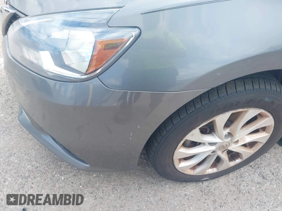 2018 Nissan Sentra SV with VIN 3N1AB7AP1JL635805, listed as a IAAI auction lot 42133147 with 140,500 mi miles. Bid and sale history available at carsss.com. Image 6.