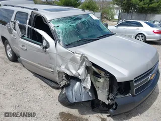 2007 Chevrolet Suburban LT with VIN 1GNFK16357J168000, listed as a IAAI auction lot 42049062 with 188,746 mi miles. Bid and sale history available at carsss.com. Image 6.