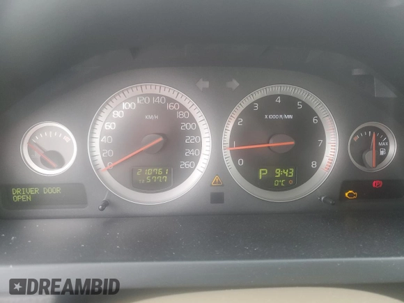 2011 Volvo XC90 I6 with VIN YV4952CZ2B1575421, listed as a Copart auction lot 46644195 with 210,761 mi miles and Salvage Title. Bid and sale history available at DreamBid. Image 9.