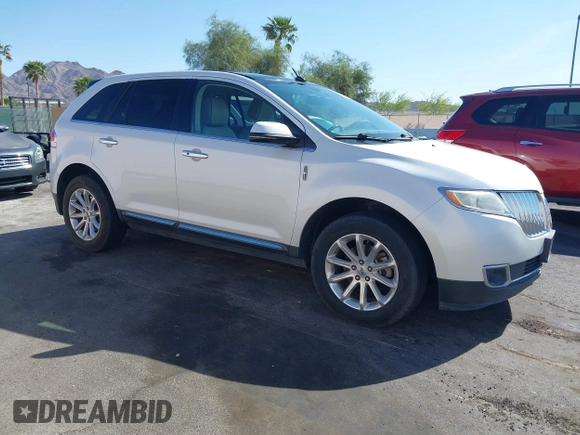 2013 Lincoln MKX with VIN 2LMDJ6JK4DBL09038, listed as a IAAI auction lot 42035674 with 196,693 mi miles. Bid and sale history available at carsss.com. Image 13.