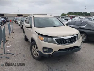 2011 Kia Sorento LX with VIN 5XYKT4A16BG081226, listed as a IAAI auction lot 41950053 with 246,359 mi miles. Bid and sale history available at carsss.com. Image 1.