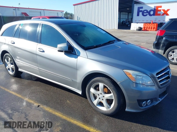 2011 Mercedes-Benz R R 350 with VIN 4JGCB6FE9BA113693, listed as a IAAI auction lot 41255621 with 136,126 mi miles. Bid and sale history available at carsss.com. Image 1.