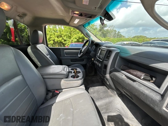 2017 Ram 1500 Tradesman z VIN 3C6JR7DG1HG617495, wystawiony jako Copart lot #66641845 z przebiegiem 142 042 mil mil oraz Czysty tytuł • Clean title. Historia ofert i sprzedaży dostępna na DreamBid. Obrazek 5.