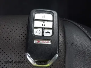 2020 Honda Insight Touring with VIN 19XZE4F98LE011149, listed as a IAAI auction lot 41834043 with 54,251 mi miles and . Bid and sale history available at carsss.com. Image 11.
